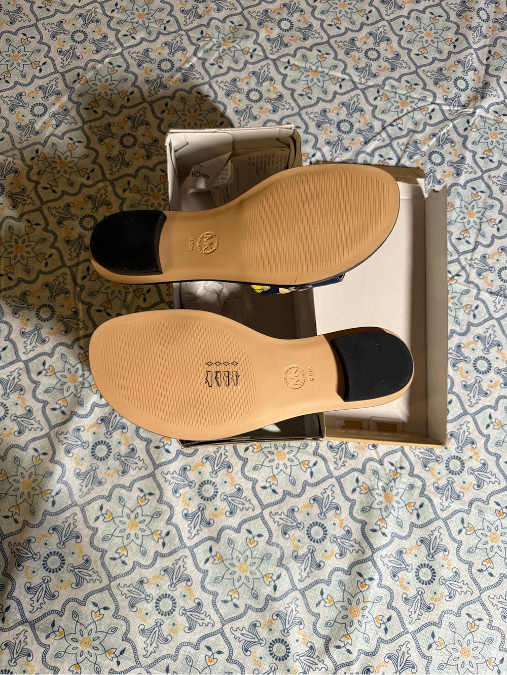 NWT Michael Kors Deanna Slide Size 9.5W lemon and cherry print - Picture 2 of 3